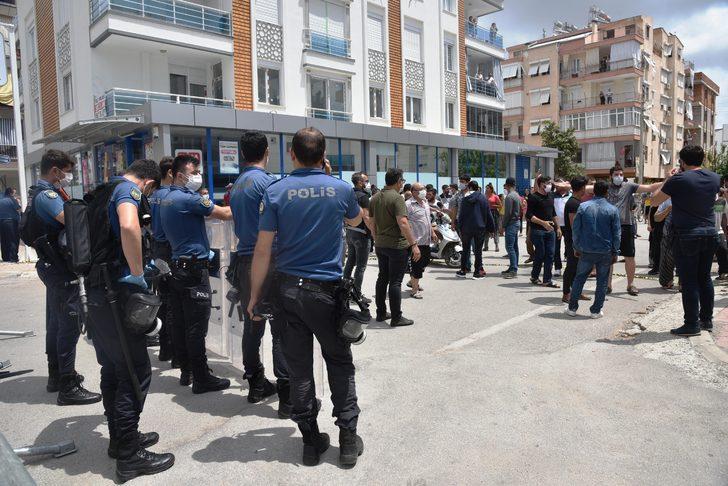 Antalya'da karantina uygulanan mahallede gerginlik G2