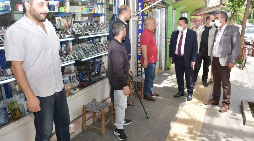 Başkan Gezer esnaf ve vatandaşlarla bir araya geldi