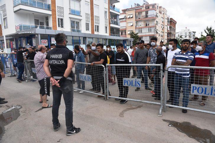 Antalya'da karantina uygulanan mahallede gerginlik G3