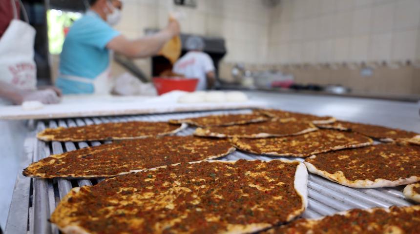 Gaziantep'te yasak bitti, tepsi yemeği ve lahmacuna ilgi arttı