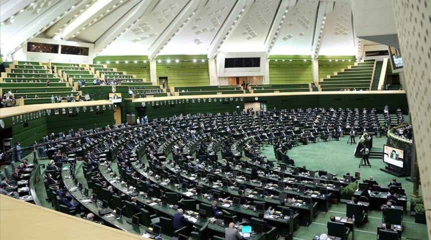 Muhafazakar siyaset&ccedil;i Meclis Başkanı se&ccedil;ildi