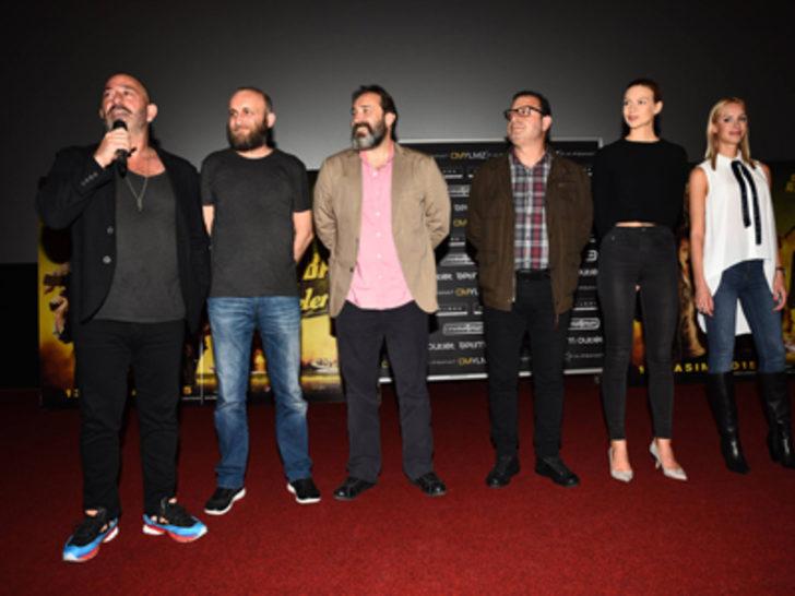 Cem Yılmaz İzmir'de sevenleriyle buluştu G4