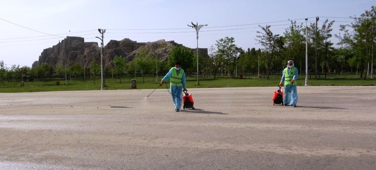 Van&rsquo;da a&ccedil;ık alanlar cuma namazı i&ccedil;in hazırlandı