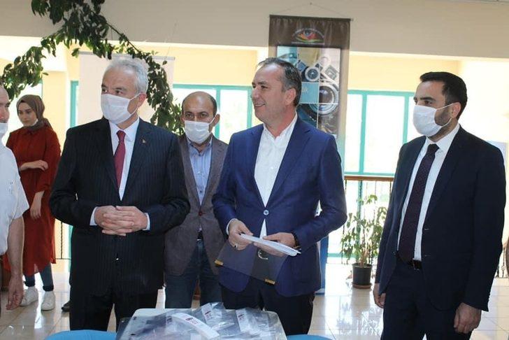 Spor tesislerini inceleyen AK Parti Çorum Milletvekili Ahmet Sami Ceylan; G3