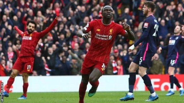 Liverpool'un yıldızlarından Sadie Mane'nin gol sevinci