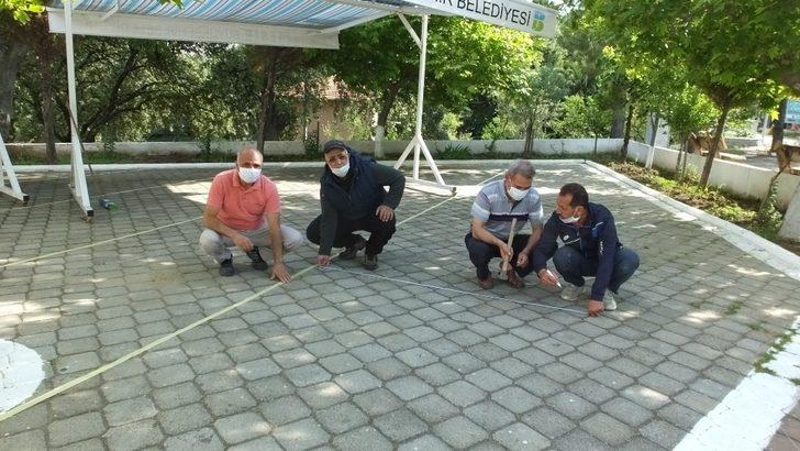 Burhaniye’de cami avluları Cuma Namazı’na hazırlandı G3