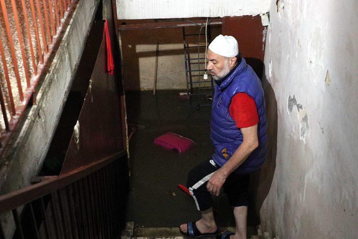 Ankara yağmura teslim: Ev ve iş yerlerini su bastı, istinat duvarı çöktü G4