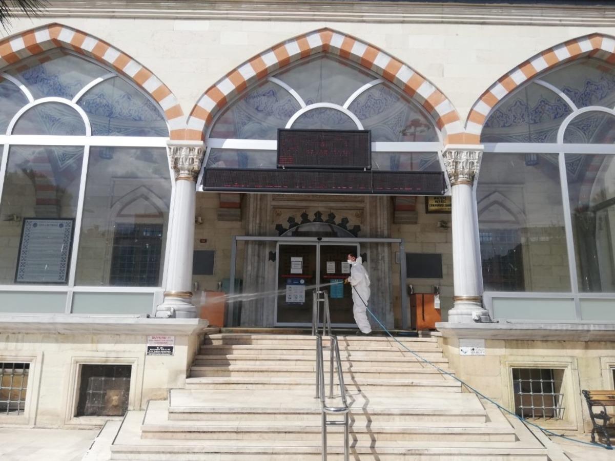 Maltepe&rsquo;deki camiler dezenfekte edildi