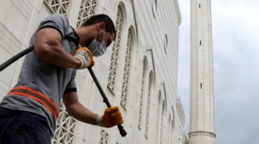 Cuma namazı hangi camilerde kılınabilecek? İstanbul, Ankara’da açık camiler belli oldu! 