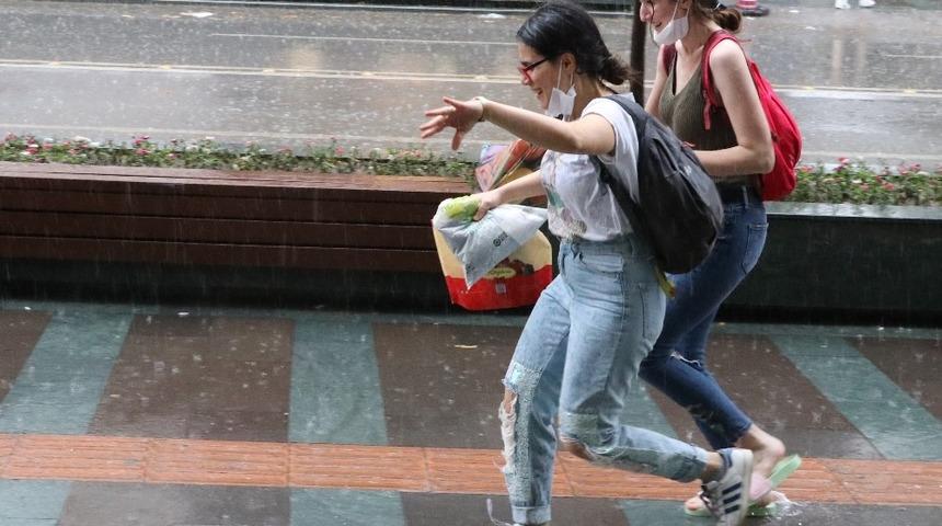 Doğu Anadolu&rsquo;da sağanak ve fırtına bekleniliyor