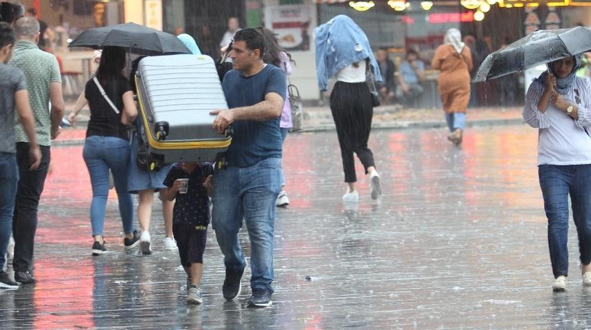 Doğu Karadeniz&rsquo;de sağanak ve fırtına bekleniliyor