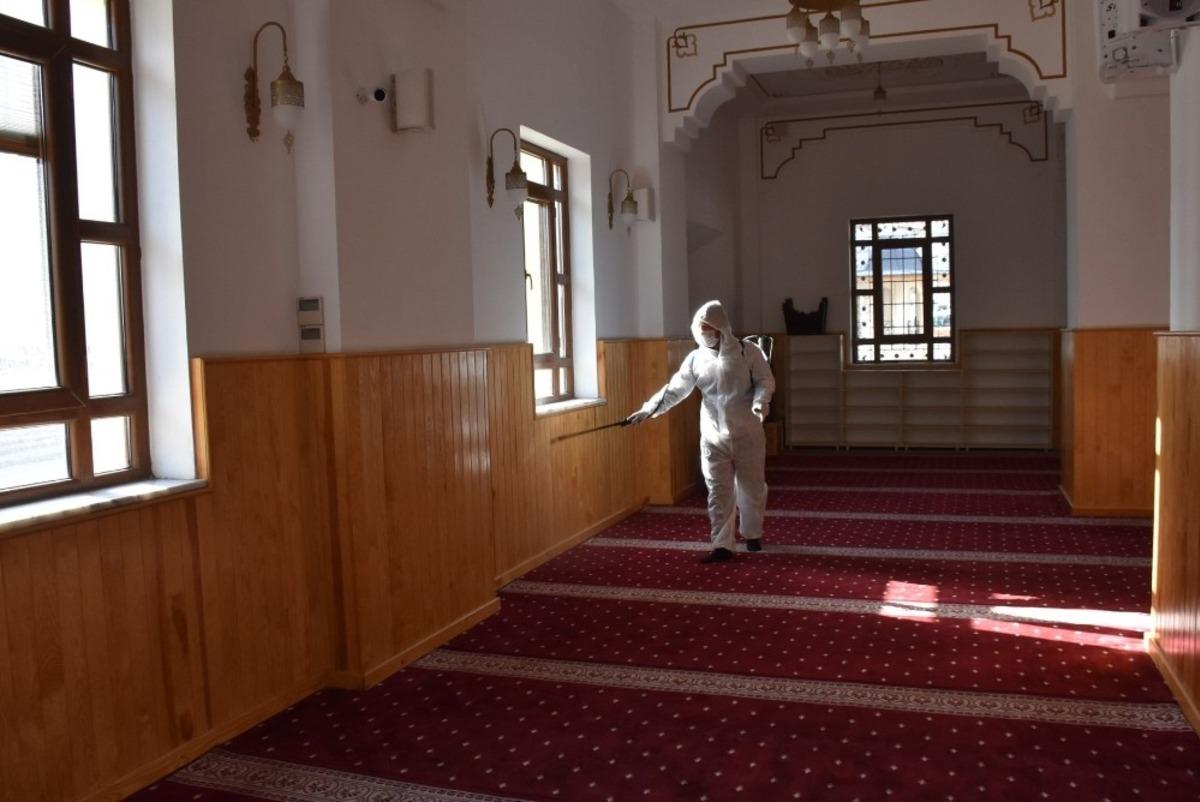 B&uuml;y&uuml;kşehir ibadete a&ccedil;ılan camileri ve mescitleri dezenfekte etti