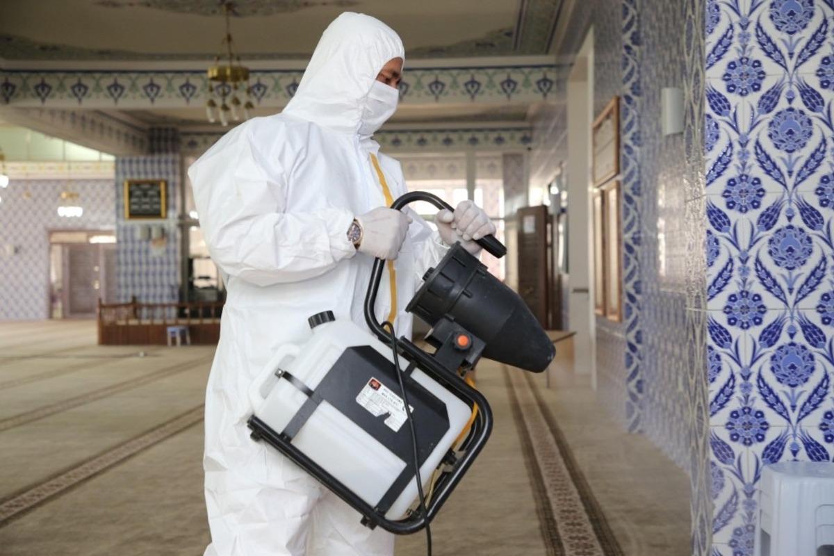 G&ouml;lbaşı&rsquo;da camiler dezenfekte edildi