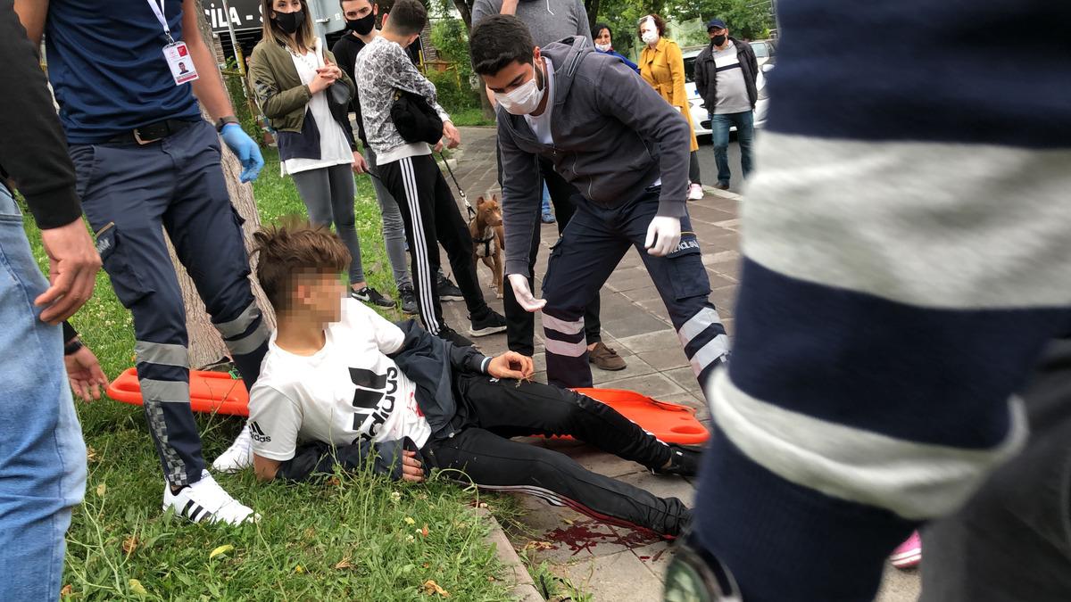 Avcılar'da gen&ccedil;lerin kavgası kanlı bitti