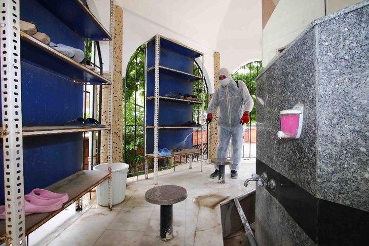 Bayraklı’da camiler ibadete hazırlandı G2