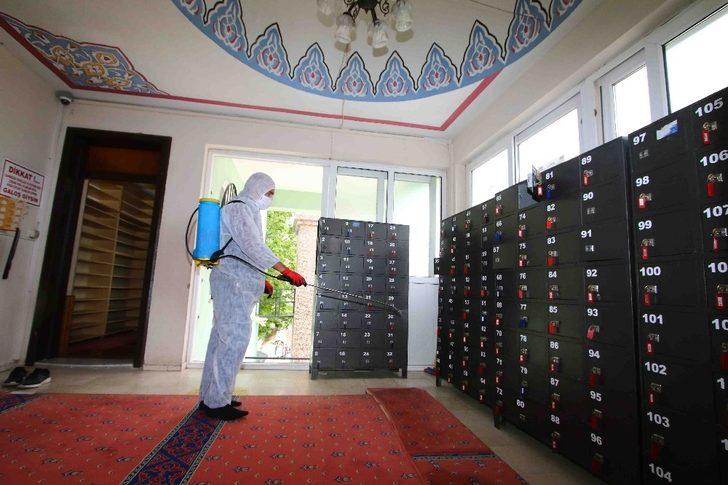 Bayraklı’da camiler ibadete hazırlandı G4