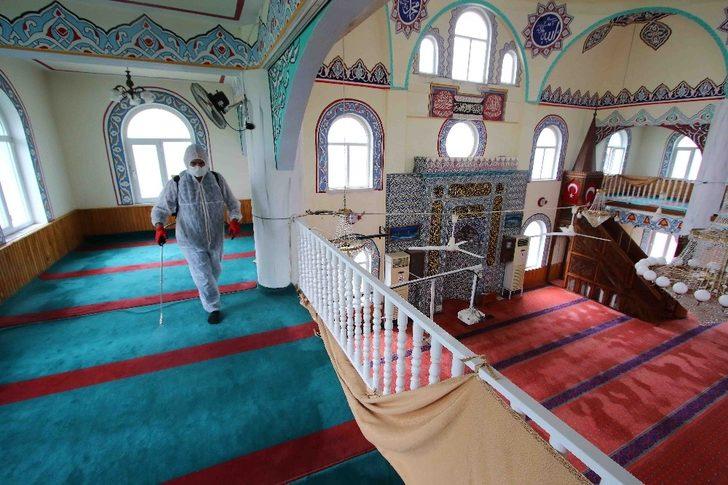 Bayraklı’da camiler ibadete hazırlandı G5