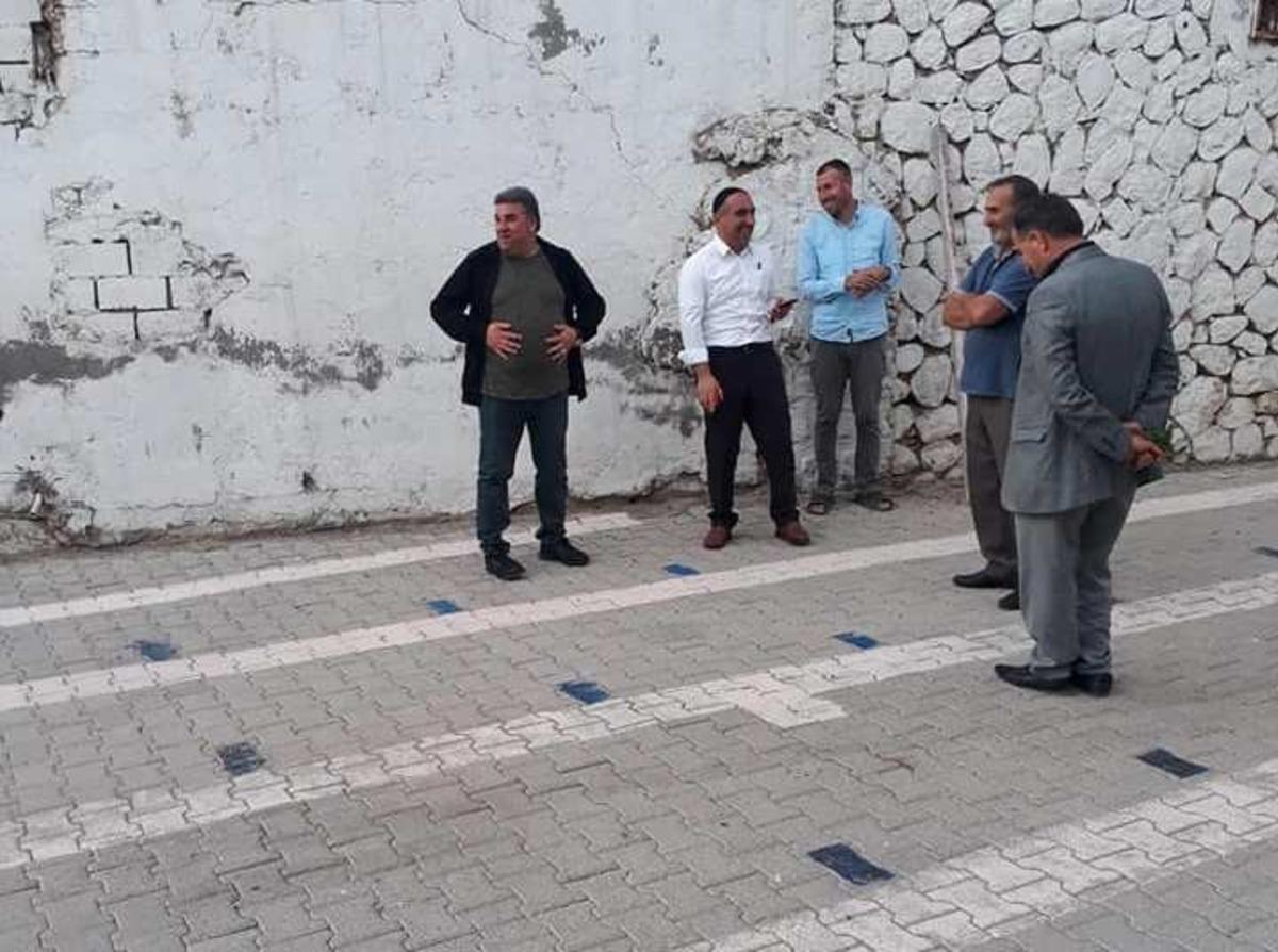 Başverimli&rsquo;nin en b&uuml;y&uuml;k meydanı sosyal mesafeli cuma namazı i&ccedil;in hazırlandı