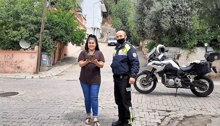 Motosikletli polisten İlayda’ya pastalı doğum günü sürprizi G1