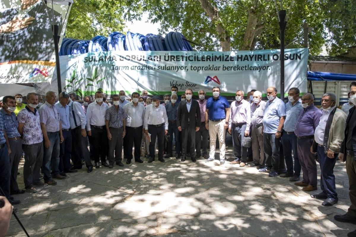 B&uuml;y&uuml;kşehir Belediyesi, Mut &ccedil;ift&ccedil;ilerine sulama borusu dağıtıyor