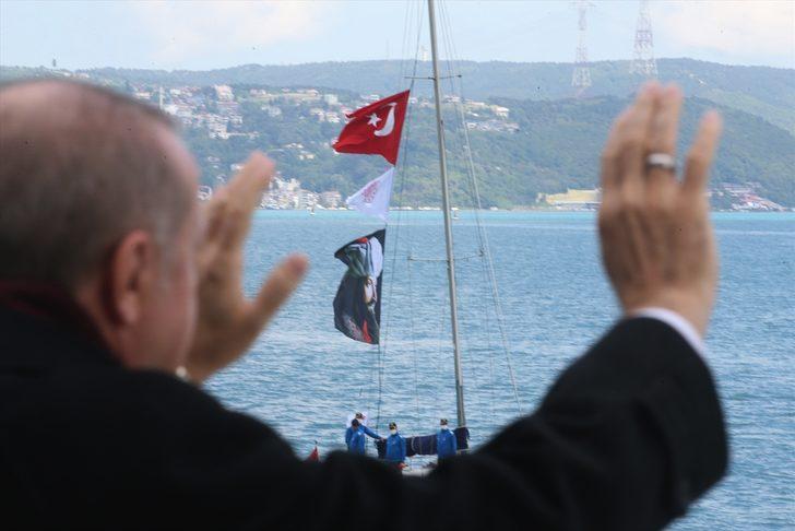 İstanbul Boğazı'nda renkli görüntüler! Bayraklarla geçiş yaptılar G4