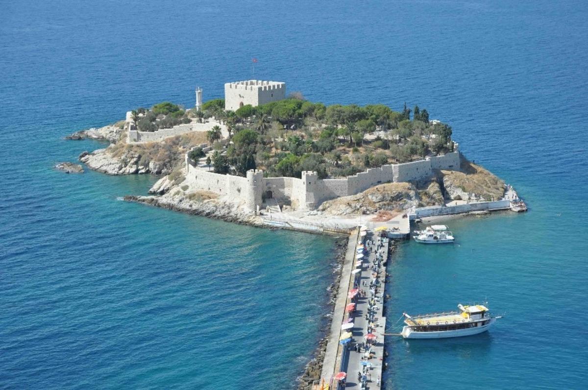 Kuşadası&rsquo;nan simgesi G&uuml;vercinada, UNESCO d&uuml;nya mirası ge&ccedil;ici listesine girdi