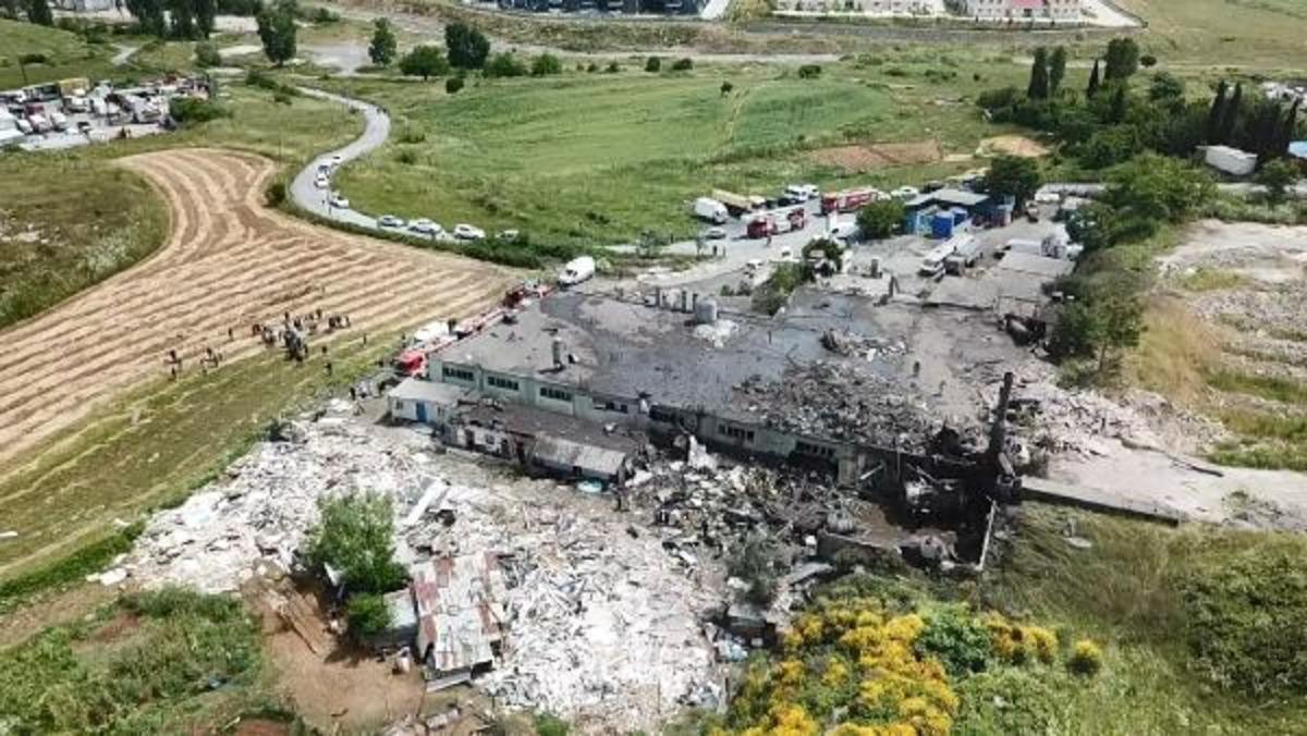Başakşehir'de fabrikada patlama