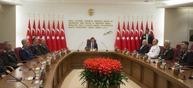 YAŞ, 3 Ağustos 2015'te dönemin başbakanı Ahmet Davutoğlu liderliğinde toplandı