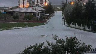 Ankara'da cadde ve sokaklar beyaza büründü