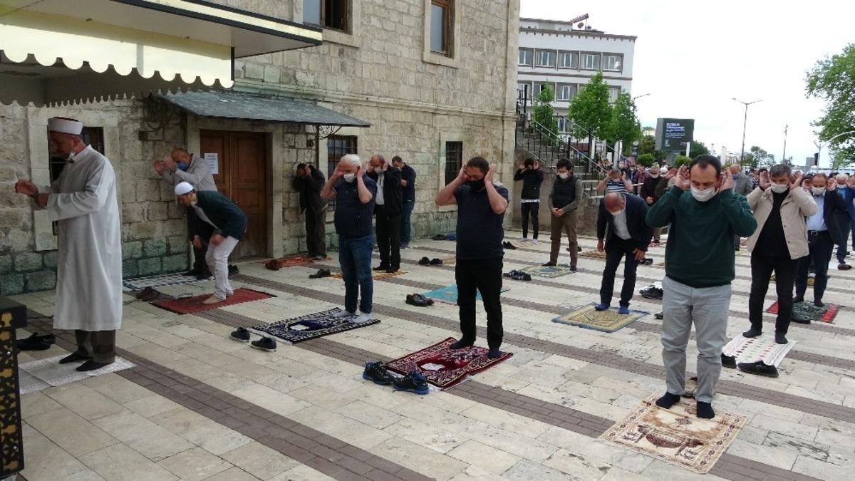Ordu&rsquo;da fiziksel mesafeli cuma namazı