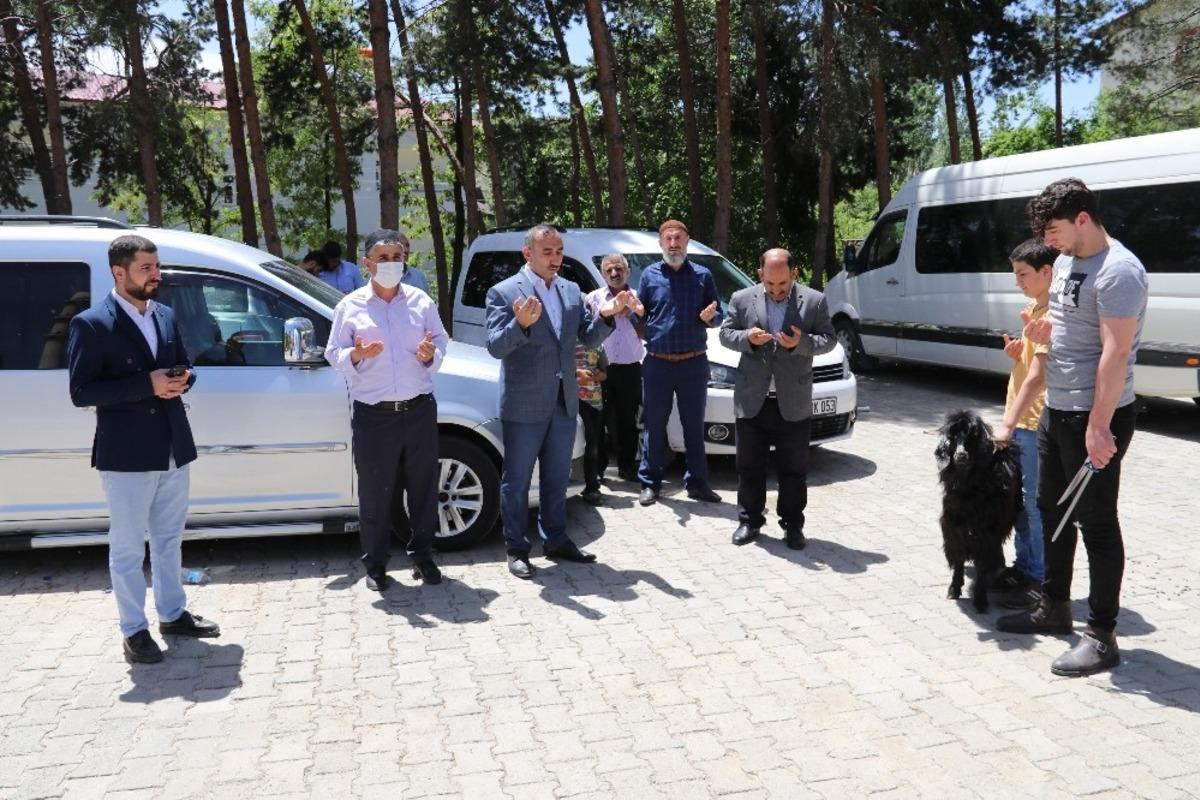 Hizan&rsquo;da cuma namazı eda edildi