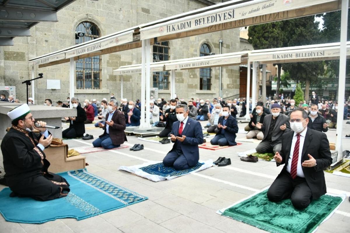 Vali Kaymak&rsquo;tan cuma denetimi