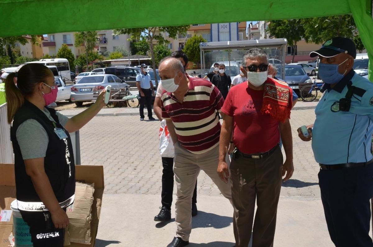 Didim&rsquo;de Cuma namazı a&ccedil;ık pazaryerinde kılındı