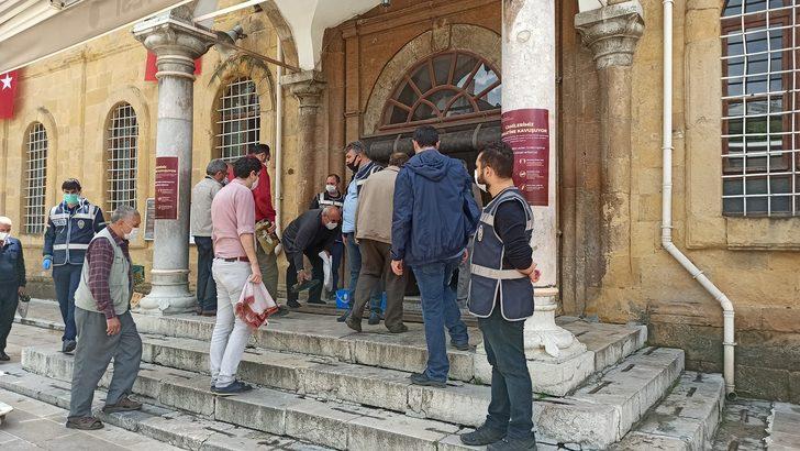 Çorum'da maskesiz kişiler camiye alınmadı G4