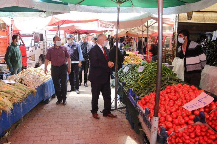 Başkan Öztürk pazar yeri ve camide incelemelerde bulundu G2