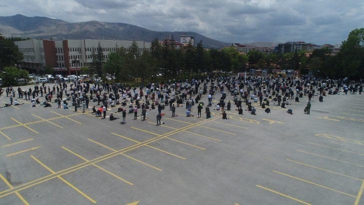 Niğde’de 17 noktada Cuma namazı kılındı G1