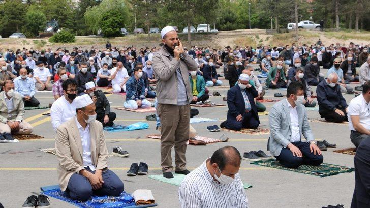 Niğde’de 17 noktada Cuma namazı kılındı G4