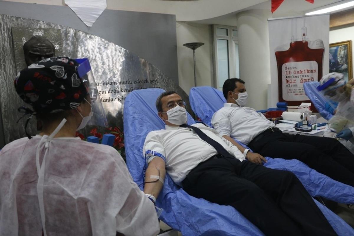 Konak Belediyesinden Kızılay&rsquo;a destek