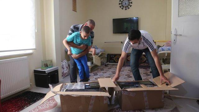 Başkan Oprukçu, ALS hastası kardeşlere duyarsız kalmadı