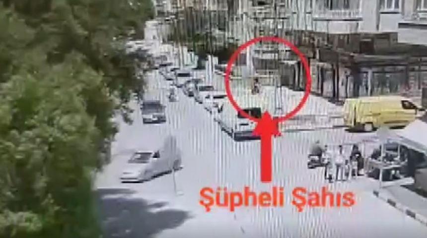 Hırsızlık ş&uuml;phelileri g&uuml;venlik kamerasına yakalandı