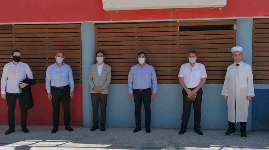 Vekil Bekle, cuma namazını imam hatip lisesinde kıldı