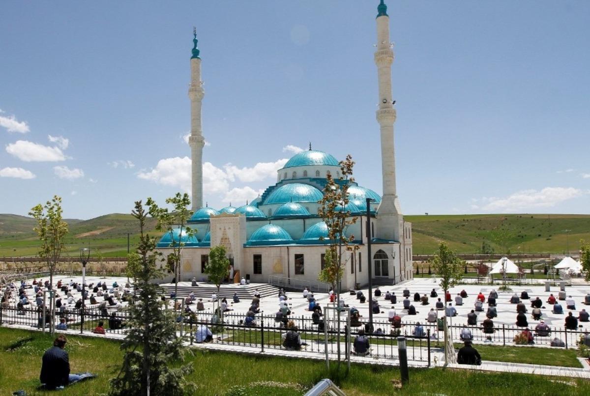 Bayburt &Uuml;niversitesinde Cuma Namazı mutluluğu