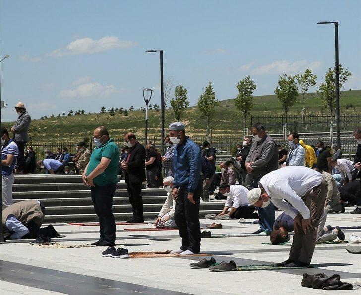 Bayburt Üniversitesinde Cuma Namazı mutluluğu G2