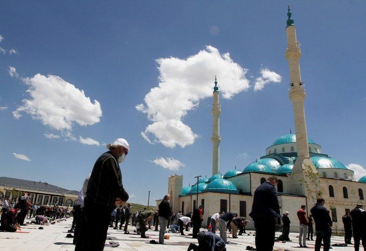 Bayburt Üniversitesinde Cuma Namazı mutluluğu G3