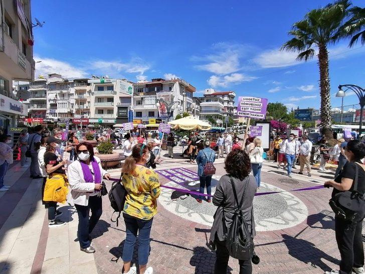 Kuşadası’da kadınlar taciz edilip dövülen hemcinsleri için eylem yaptı G2
