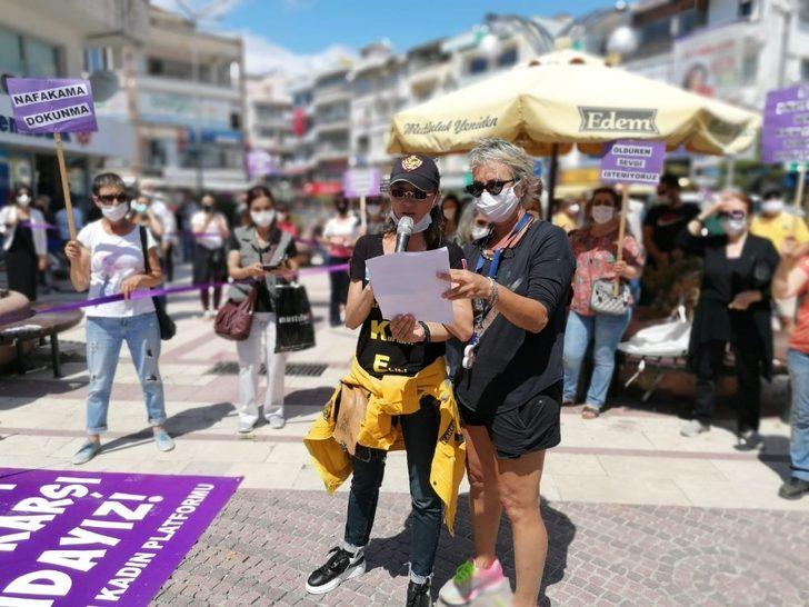 Kuşadası’da kadınlar taciz edilip dövülen hemcinsleri için eylem yaptı G5
