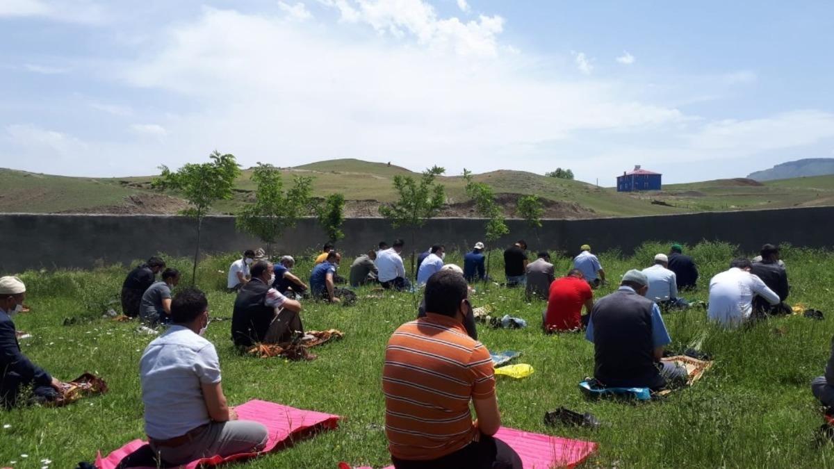 Tuzluca&rsquo;da ilk cuma namazı kılındı