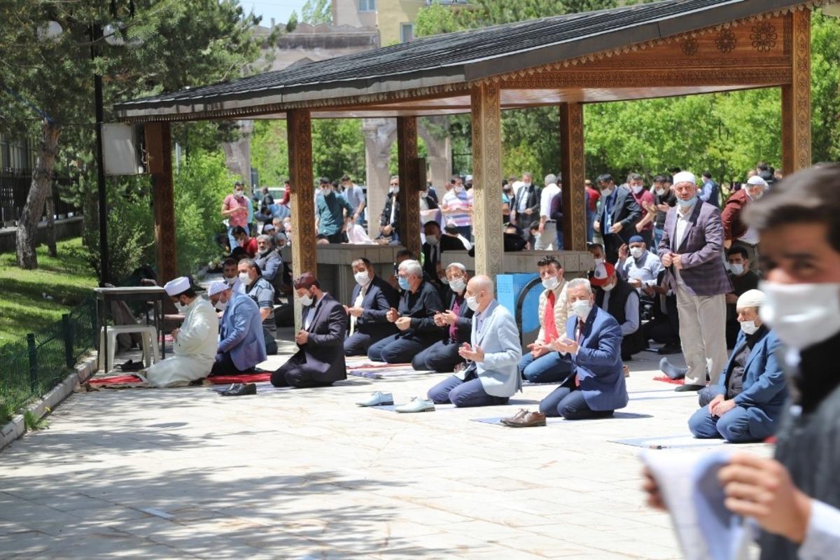 Başkan Sunar: "Hamd-&uuml; senalar olsun"