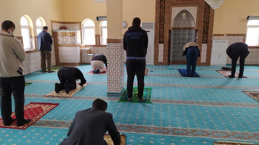 Yunak&rsquo;ta normalleşme s&uuml;recinin ardından ilk cuma namazı kılındı