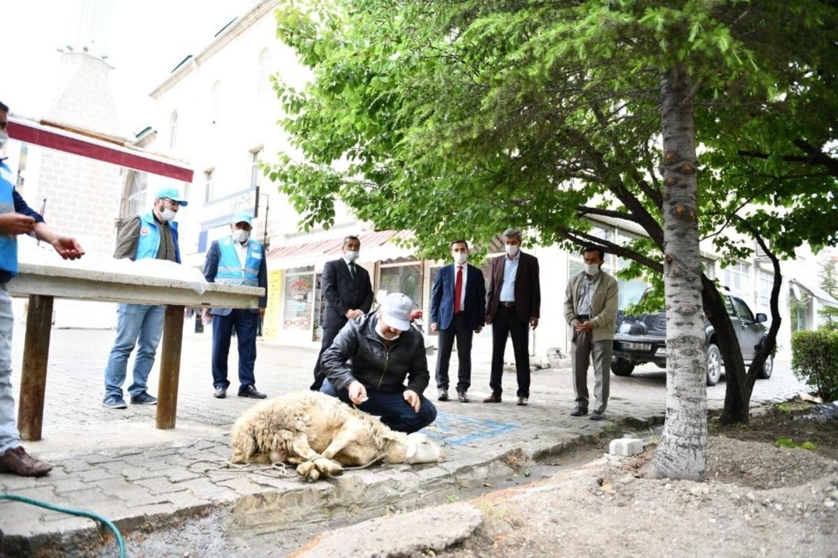 Beypazarı&rsquo;nda camiler cuma namazıyla birlikte ibadete a&ccedil;ıldı